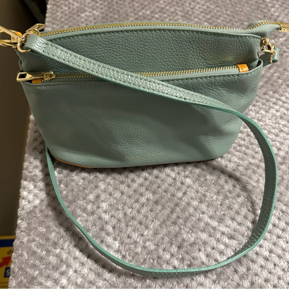 Divina Firenze Elegant Mint Green Leather Crossbody Bag- Italian